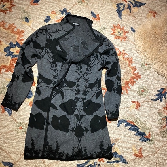 Sweater - Picture 1 of 3